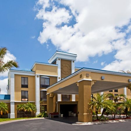 Holiday Inn Express Vero Beach-West I-95 By Ihg Esterno foto