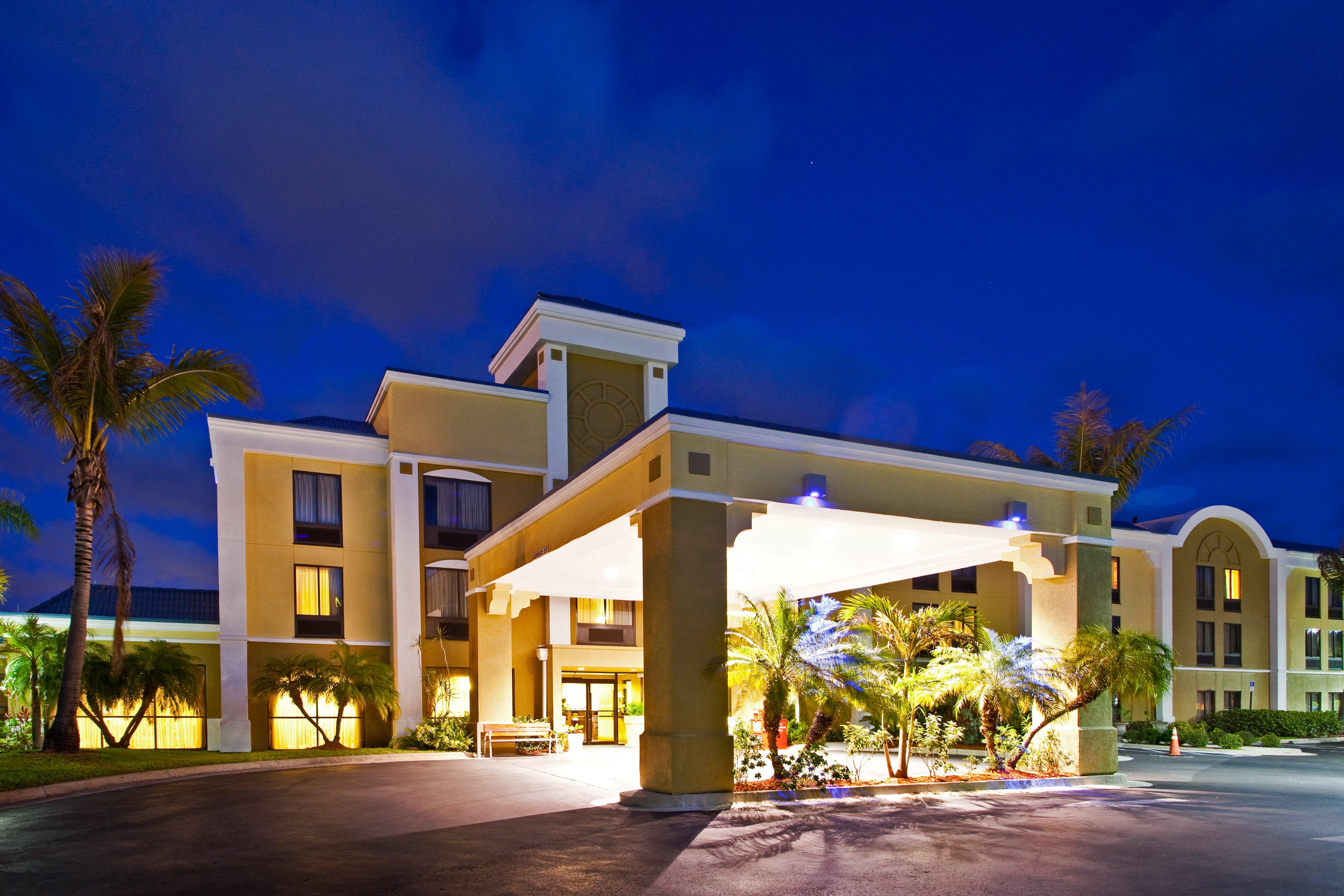 Holiday Inn Express Vero Beach-West I-95 By Ihg Esterno foto