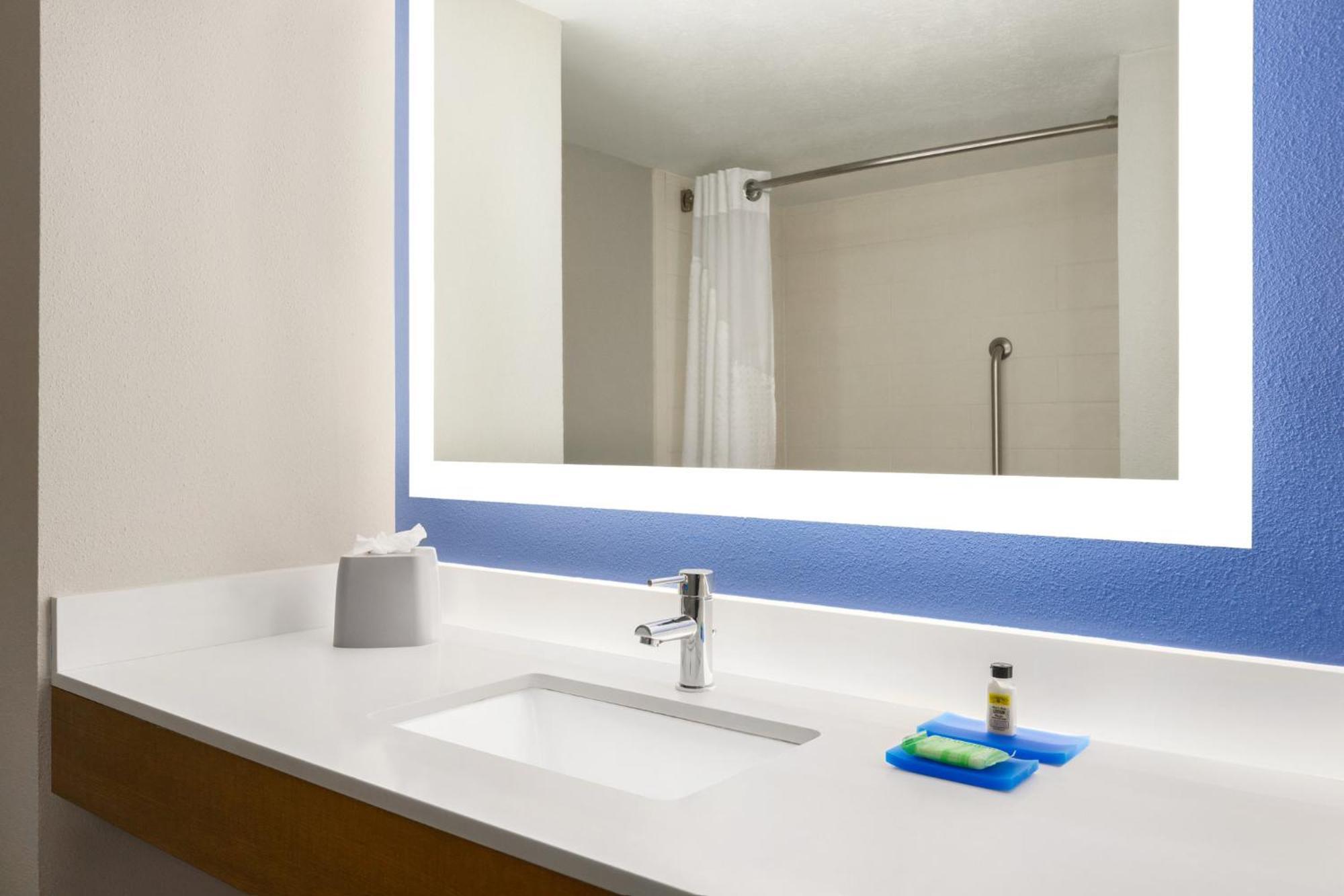 Holiday Inn Express Vero Beach-West I-95 By Ihg Esterno foto
