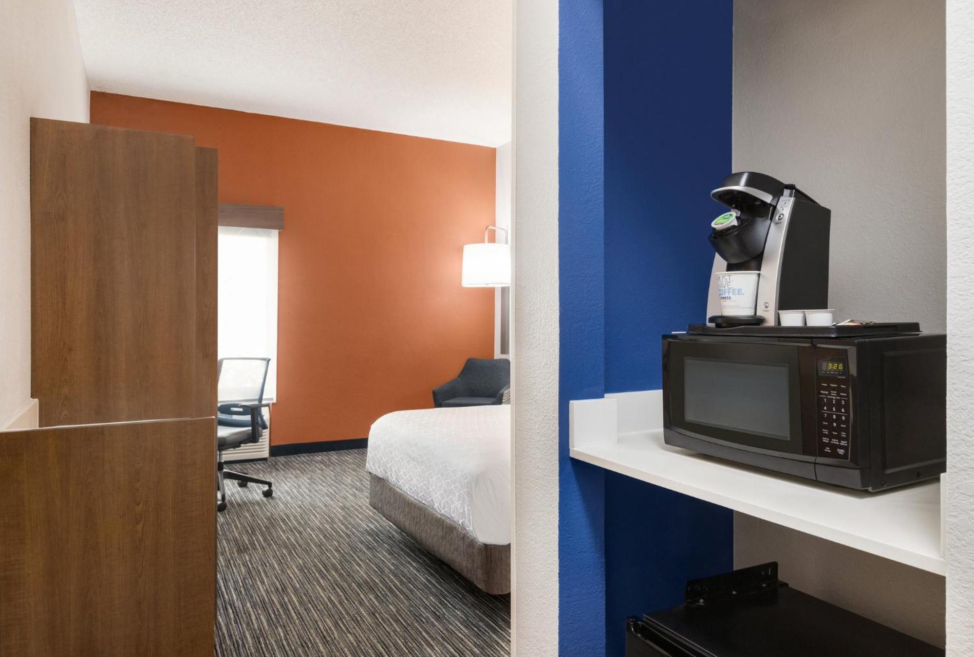 Holiday Inn Express Vero Beach-West I-95 By Ihg Esterno foto
