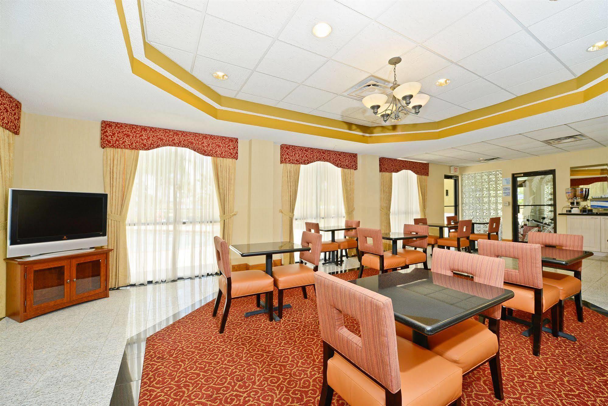 Holiday Inn Express Vero Beach-West I-95 By Ihg Esterno foto